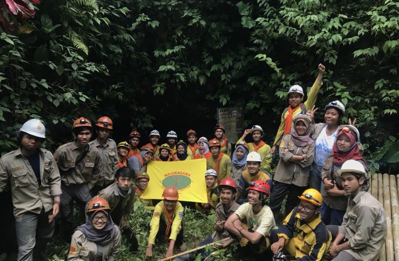 Memasuki Kawasan Gelap Gulita “Gua Nguwik”